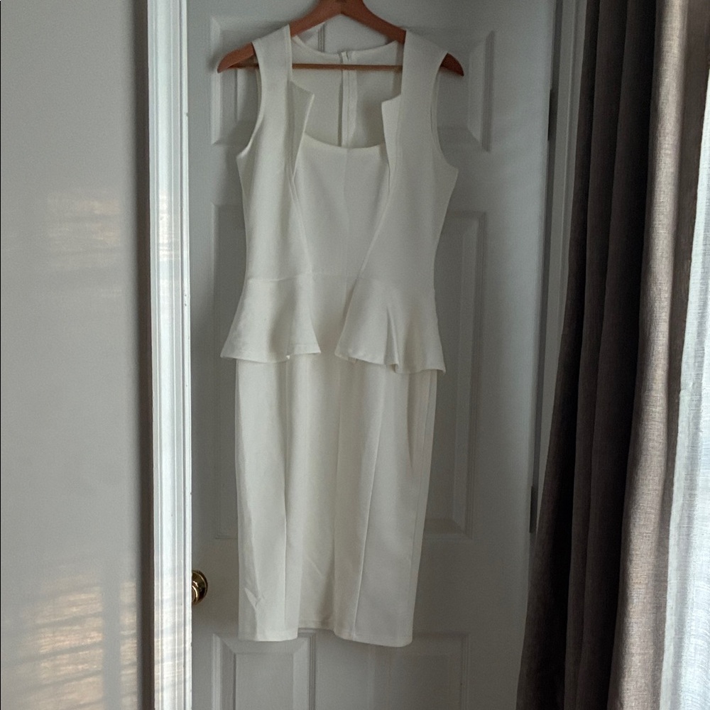 Elegant White Sleeveless Dress